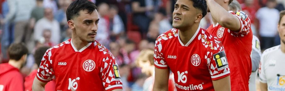 Paul Nebel 1. FSV Mainz, 08 und Nadiem Amiri 1. FSV Mainz, 10 nach dem Spiel , Deutschland, Fussball, 1. Bundesliga, 31.Spieltag, 2025/2026, 1. FSV Mainz vs. FC Bayern München, 25.04.2026, Mainz Mewa Arena Deutschland *** Paul Nebel 1 FSV Mainz, 08 and Nadiem Amiri 1 FSV Mainz, 10 after the match , Germany, Football, 1 Bundesliga, Matchday 31, 2025 2026, 1 FSV Mainz vs FC Bayern München, 25 04 2026, Mainz Mewa Arena Germany Copyright: xGrantxHubbsx