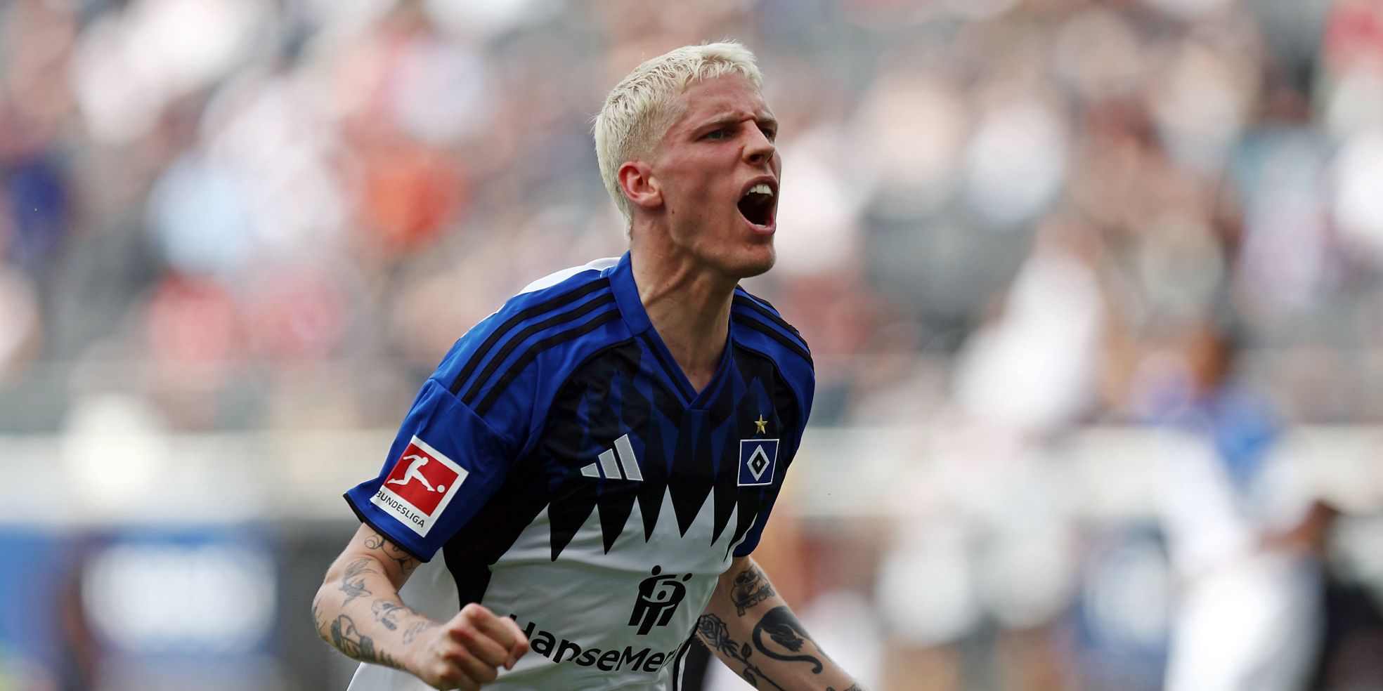 Albert Grönbaek vom HSV trifft