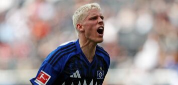 Albert Grönbaek vom HSV trifft