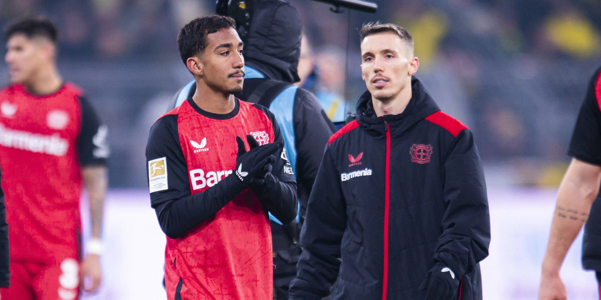 Arthur und Alejandro Grimaldo von Bayer Leverkusen