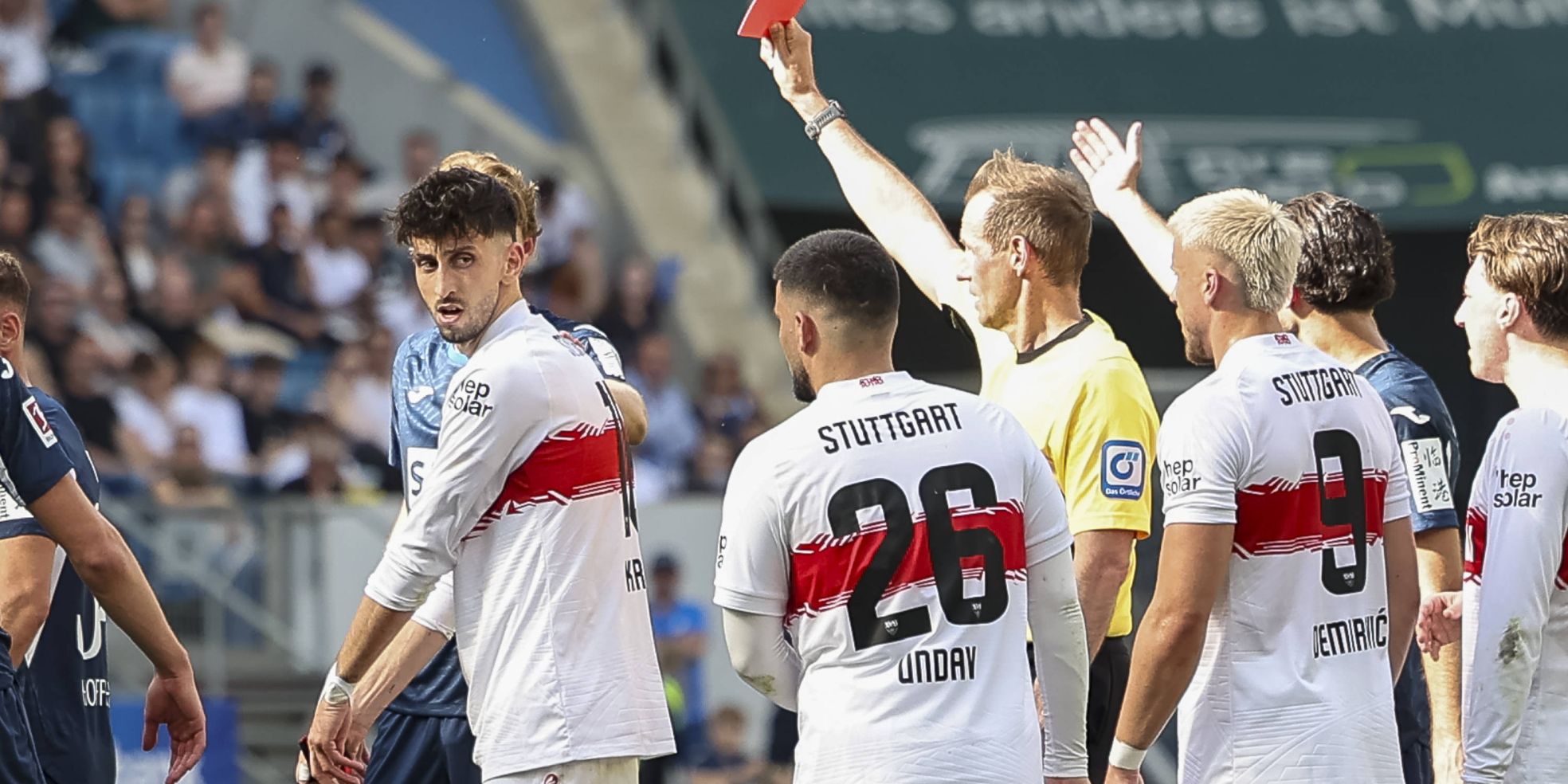 Atakan Karazor vom VfB Stuttgart fliegt vom Platz