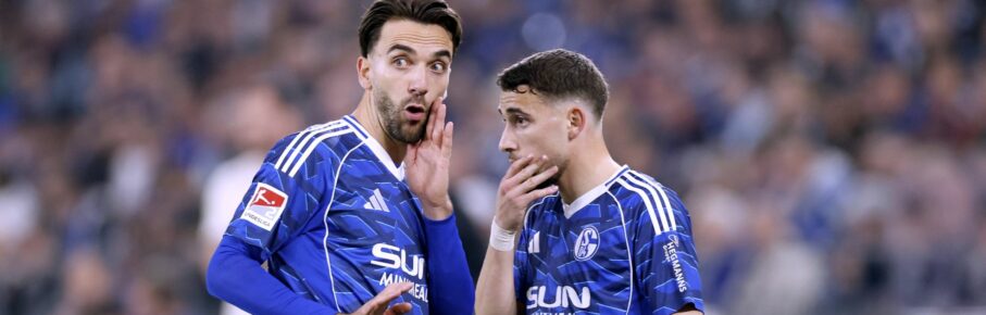 Kenan Karaman und Adil Aouchiche vom FC Schalke 04