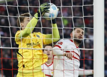 Moritz Nicolas von Gladbach und Deniz Undav vom VfB Stuttgart