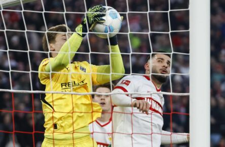 Moritz Nicolas von Gladbach und Deniz Undav vom VfB Stuttgart
