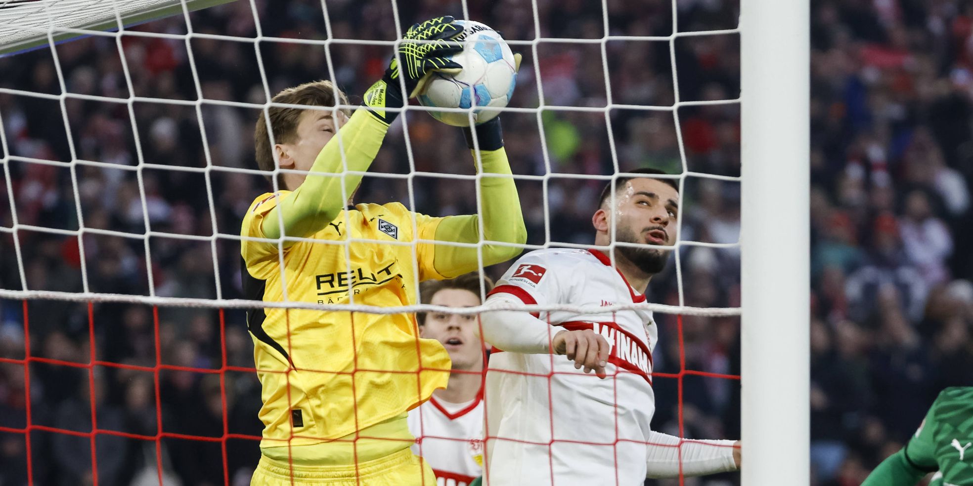 Moritz Nicolas von Gladbach und Deniz Undav vom VfB Stuttgart