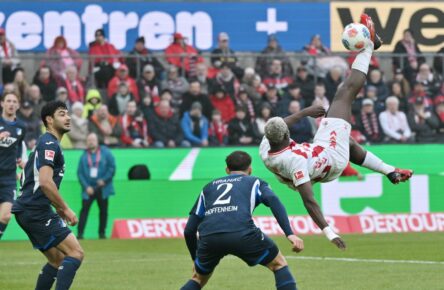 Ragnar Ache vom 1. FC Köln mit einem spektakulären Fallrückzieher