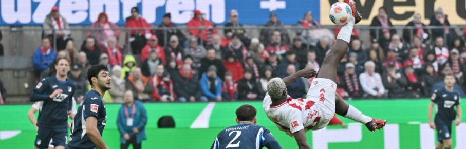 Ragnar Ache vom 1. FC Köln mit einem spektakulären Fallrückzieher