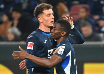 Fisnik Asllani und Bazoumana Toure von der TSG Hoffenheim