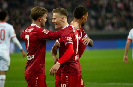 Chris Führich und Maximilian Mittelstädt vom VfB Stuttgart