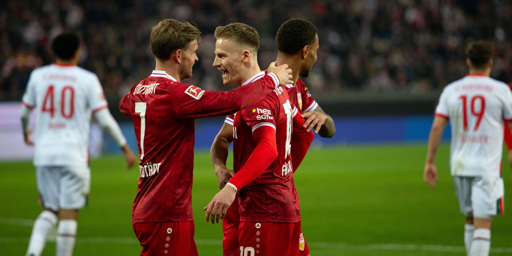 Chris Führich und Maximilian Mittelstädt vom VfB Stuttgart