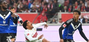 Tiago TOMAS VFB Stuttgart kommt zu Fall, Aktion,Zweikampf gegen re:Warmed OMARI Hamburger SV, li:Jordan TORUNARIGHA Hamburger SV. Fussball 1. Bundesliga Saison 2025/2026, 29.Spieltag, Spieltag29 VfB Stuttgart - Hamburger SV 4-0 am 12.04.2026 MHP ARENA. *** Tiago TOMAS VFB Stuttgart goes down, action, duel against right Warmed OMARI Hamburger SV , left Jordan TORUNARIGHA Hamburger SV Football 1 Bundesliga Season 2025 2026, 29 Matchday, Matchday29 VfB Stuttgart Hamburger SV 4 0 on 12 04 2026 MHP ARENA