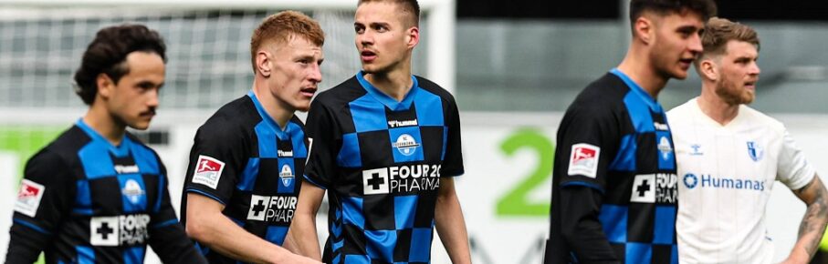 Torjubel - Torschütze Filip Bilbija M.,SC Paderborn,7 trifft zum 4-3 mit v.l. Mika Baur SC Paderborn,14, Laurin Curda SC Paderborn,17, Stefano Marino SC Paderborn,30 - 2. Fußball Bundesliga Saison 2025-2026 SC Paderborn vs. 1. FC Magdeburg in der Home Deluxe Arena in Paderborn - Aktion,Fußball,Mann,Männer,Deutschland,12.04.2026 *** Goalscorer Filip Bilbija M ,SC Paderborn,7 scores to 4 3 with v l Mika Baur SC Paderborn,14 , Laurin Curda SC Paderborn,17 , Stefano Marino SC Paderborn,30 2 Soccer Bundesliga Season 2025 2026 SC Paderborn vs 1 FC Magdeburg at Home Deluxe Arena in Paderborn Action,Soccer,Man,Men,Germany,12 04 2026
