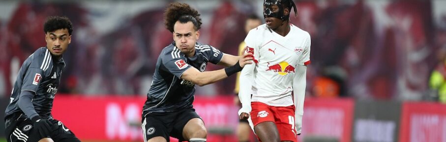 06.12.2025, xtgx, Fussball 1.Bundesliga, RB Leipzig - Eintracht Frankfurt v.l. Nathaniel Brown Eintracht Frankfurt Arthur Theate Eintracht Frankfurt Yan Diomande RB Leipzig Zweikampf, Aktion, action, battle for the ball DFL/DFB REGULATIONS PROHIBIT ANY USE OF PHOTOGRAPHS as IMAGE SEQUENCES and/or QUASI-VIDEO Leipzig *** 06 12 2025, xtgx, Football 1 Bundesliga, RB Leipzig Eintracht Frankfurt v l Nathaniel Brown Eintracht Frankfurt Arthur Theate Eintracht Frankfurt Yan Diomande RB Leipzig Zweikampf, Aktion, action, battle for the ball DFL DFB REGULATIONS PROHIBIT ANY USE OF PHOTOGRAPHS as IMAGE SEQUENCES and or QUASI VIDEO Leipzig