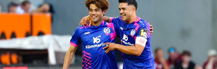 Kaishu Sano 6, 1.FSV Mainz 05, Nadiem Amiri 10, 1.FSV Mainz 05, Dominik Kohr 31, 1.FSV Mainz 05 und Phillipp Mwene 2, 1.FSV Mainz 05 Tor zum 0 : 1 beim Spiel zwischen FC Augsburg v 1.FSV Mainz 05, Fußball, Herren, Bundesliga, 2025/2026, 4.Spieltag am 20.09.2025 in Augsburg, WWK-Arena. DFL and DFB regulations prohibit any use of photographs as image sequences and/or quasi-video. Bayern Deutschland *** Kaishu Sano 6, 1 FSV Mainz 05 , Nadiem Amiri 10, 1 FSV Mainz 05 , Dominik Kohr 31, 1 FSV Mainz 05 and Phillipp Mwene 2, 1 FSV Mainz 05 Goal for 0 1 at the match between FC Augsburg v 1 FSV Mainz 05, Football, Men, Bundesliga, 2025 2026, Matchday 4 on 20 09 2025 in Augsburg, WWK Arena DFL and DFB regulations prohibit any use of photographs as image sequences and or quasi video Bayern Germany