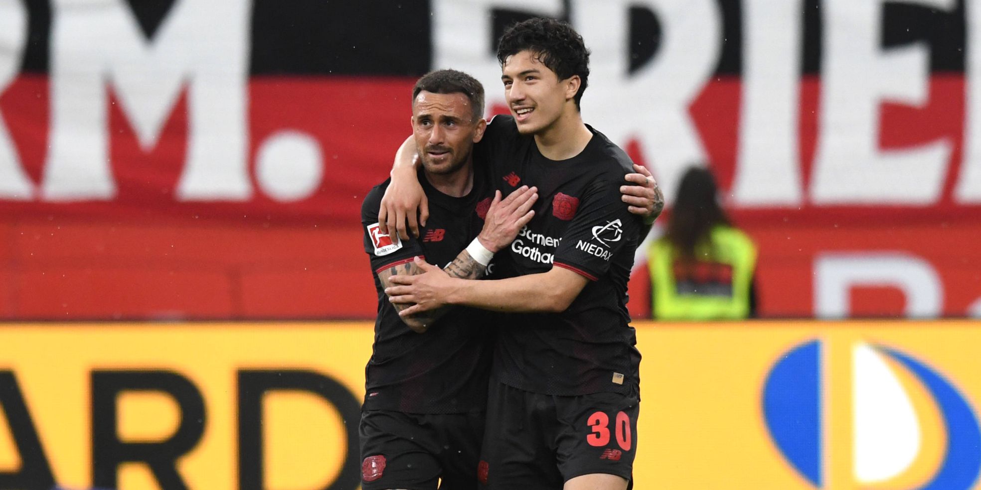 Aleix Garcia und Ibrahim Maza von Bayer Leverkusen