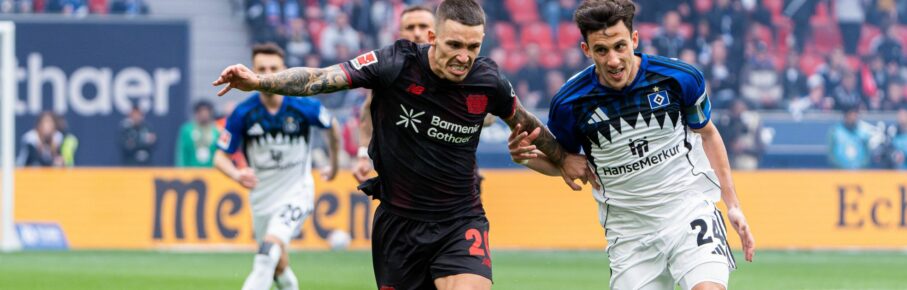 Alejandro Grimaldo im Spiel Bayer Leverkusen gegen den HSV