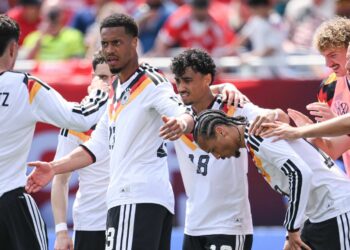 DFB-Team: Felix Nmecha (BVB) und Nathaniel Brown (Eintracht Frankfurt) spielen sich fest