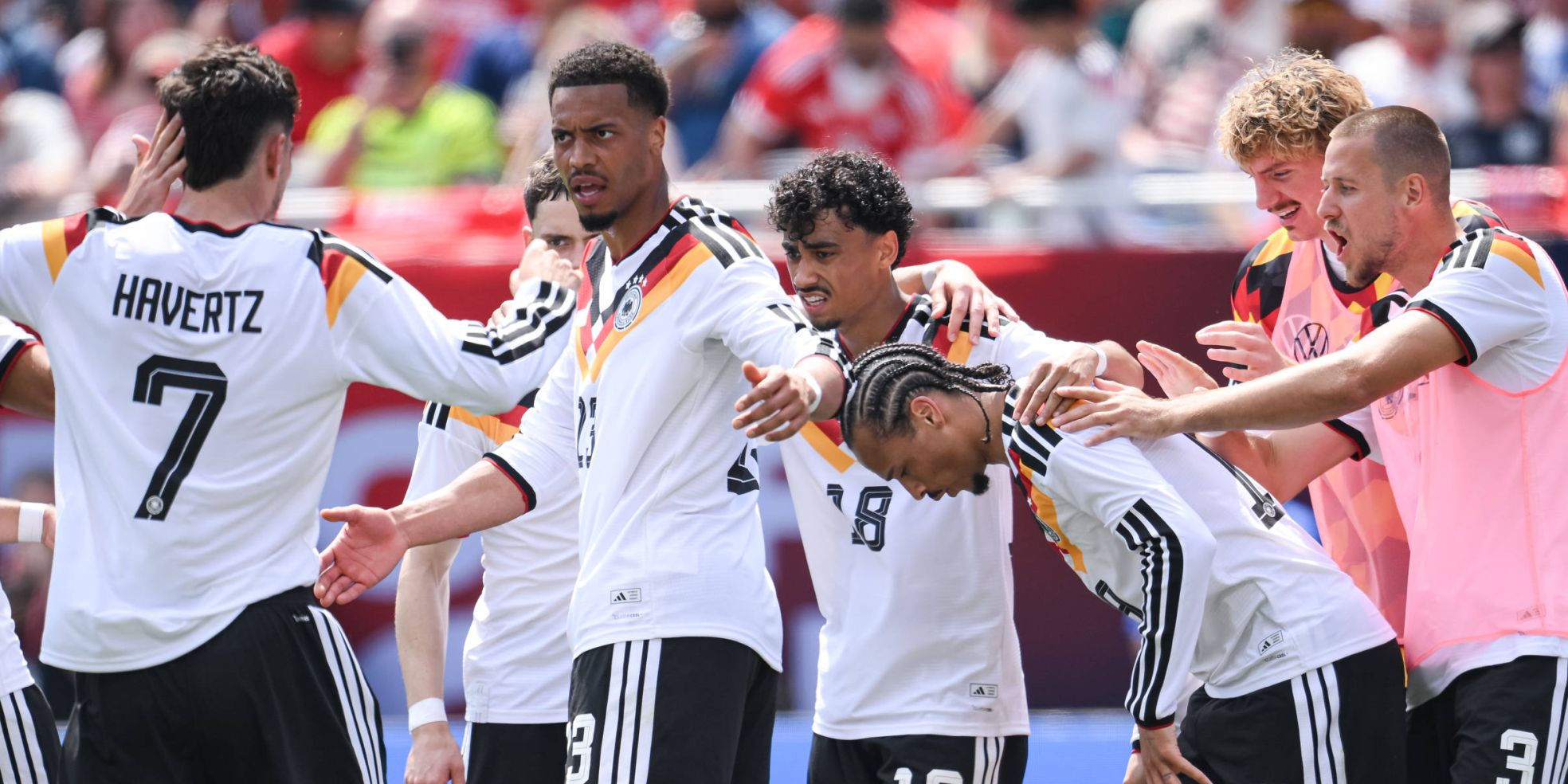 DFB-Team: Felix Nmecha (BVB) und Nathaniel Brown (Eintracht Frankfurt) spielen sich fest