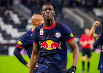 BVB-Neuzugang Joane Gadou feiert ein Tor im Dress von RB Salzburg.