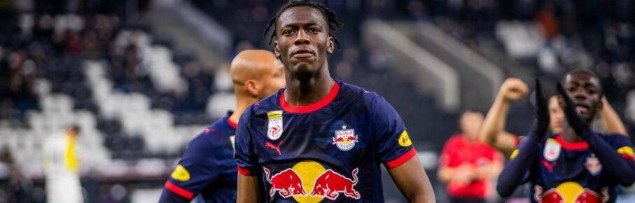 BVB-Neuzugang Joane Gadou feiert ein Tor im Dress von RB Salzburg.
