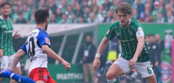 Fabio Vieira vom HSV und Jens Stage von Werder Bremen