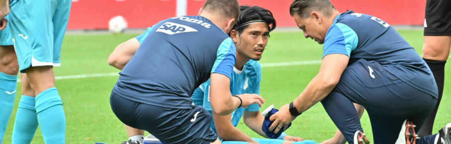 GER, 1.FBL. Bayer 04 Leverkusen vs. TSG Hoffenheim / 23.08.2025, BayArena, Leverkusen, GER, 1.FBL. Bayer 04 Leverkusen vs. TSG Hoffenheim, im Bild: KÅki Machida Hoffenheim 28, ist verletzt / Schmerzen / Verletzung, muss behandelt werden *** GER, 1 FBL Bayer 04 Leverkusen vs TSG Hoffenheim 23 08 2025, BayArena, Leverkusen, GER, 1 FBL Bayer 04 Leverkusen vs TSG Hoffenheim, in the picture KÅki Machida Hoffenheim 28 , is injured pain injury, must be treated nordphotoxGmbHx/xMeuter nph00351