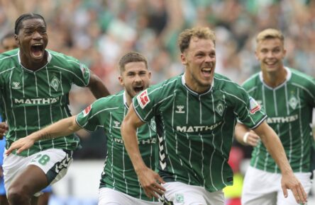 SV Werder Bremen: Skelly Alvero, Romano Schmid, Senne Lynen, Keke Topp (v.l.)