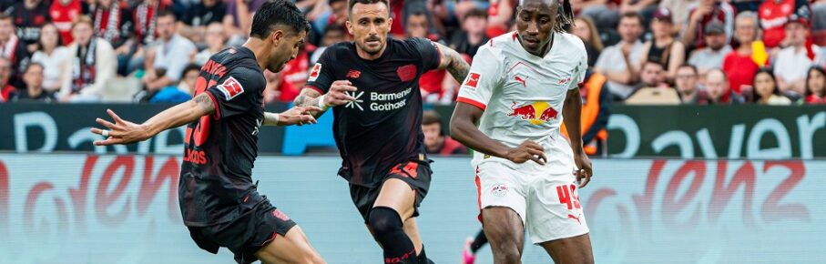 Leverkusen, Deutschland 02. Mai 2026: 1. BL - 2025/2026 - Sp. 32 - Bayer 04 Leverkusen gegen RB Leipzig Im Bild: v. li. im Zweikampf Exequiel Palacios LEV, Aleix Garcia LEV und Yan Diomande RBL DFL/DFB regulations prohibit any use of photographs as image sequences and/or quasi-video BayArena Nordrhein Westfalen *** Leverkusen, Germany 02 May 2026 1 BL 2025 2026 Sp 32 Bayer 04 Leverkusen v RB Leipzig Pictured from left in duel Exequiel Palacios LEV , Aleix Garcia LEV and Yan Diomande RBL DFL DFB regulations prohibit any use of photographs as image sequences and or quasi video BayArena Nordrhein Westfalen Copyright: xFotostandx/xKruczynskix
