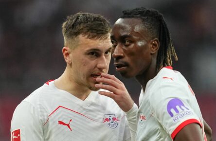 Brajan Gruda und Yan Diomande von RB Leipzig