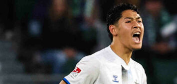 Santiago Castaneda SC Paderborn,5 - Hinspiel Relegation 2026, 1. Fussball Bundesliga Saison 2025-2026 VfL Wolfsburg vs. SC Paderborn in der Volkswagen Arena in Wolfsburg - Einzelbild,Aktion,Fussball,Deutschland,Mann,Männer,21.05.2026 *** Santiago Castaneda SC Paderborn,5 first leg relegation 2026, 1 Football Bundesliga season 2025 2026 VfL Wolfsburg vs SC Paderborn at the Volkswagen Arena in Wolfsburg single image,action,football,Germany,man,men,21 05 2026