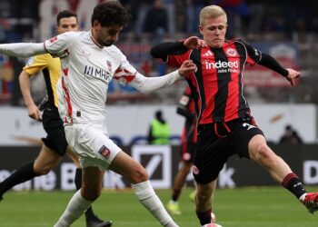 Eren Dinkci zieht es zu Werder Bremen, Jonathan Burkardt möchte weiter für Eintracht Frankfurt treffen