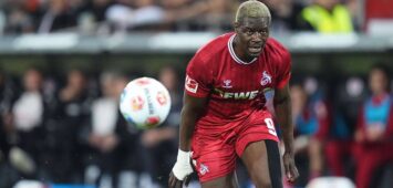 Ragnar Ache FC K0ln schaut waehrend des spiels der 1.Bundesliga zwischen St. Pauli gegen Cologne, Millerntor-Stadion, Hamburg, Germany am 17. April 2026. Foto von Thor Wegner/DeFodi Images  Ragnar Ache FC K0ln looks on during St. Pauli and Cologne,1.Bundesliga, at Millerntor-Stadion, Hamburg, Germany on April 17, 2026. Thor Wegner/DeFodi Images . Photo by DeFodi Images - *** Ragnar Ache FC K0ln looks on during St Pauli and Cologne,1 Bundesliga, at Millerntor Stadion, Hamburg, Germany on April 17, 2026 Photo by Thor Wegner DeFodi Images Ragnar Ache FC K0ln looks on during St Pauli and Cologne,1 Bundesliga, at Millerntor Stadion, Hamburg, Germany on April 17, 2026 Thor Wegner DeFodi Images Photo by DeFodi Images