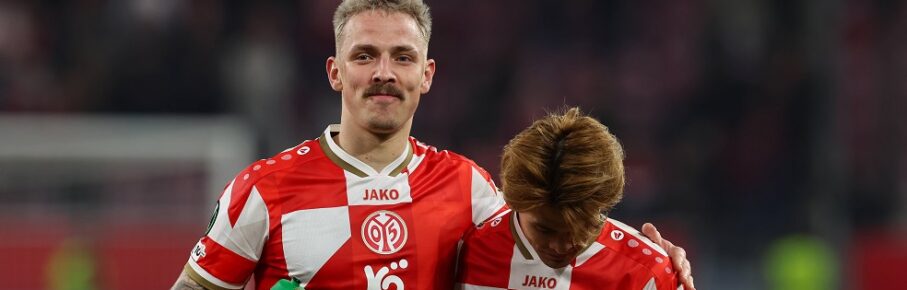 19.03.2026, Fussball UEFA Conference League, Achtelfinale Rückspiel, 1. FSV Mainz 05 - SK Sigma Olomouc, v.l., Phillip Tietz FSV Mainz 05, Kaishu Sano FSV Mainz 05 freuen sich über das Weiterkommen DFL/DFB REGULATIONS PROHIBIT ANY USE OF PHOTOGRAPHS AS IMAGE SEQUENCES AND/OR QUASI-VIDEO. xdcx *** 19 03 2026, Football UEFA Conference League, Round of 16 second leg, 1 FSV Mainz 05 SK Sigma Olomouc, f l , Phillip Tietz FSV Mainz 05 , Kaishu Sano FSV Mainz 05 are happy about the progress DFL DFB REGULATIONS PROHIBIT ANY USE OF PHOTOGRAPHS AS IMAGE SEQUENCES AND OR QUASI VIDEO xdcx Copyright: HMBxMedia/Claus