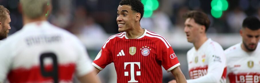 Fussball, Herren, DFB-Pokal Finale, Saison 2025/2026, FC Bayern München - VFB Stuttgart, Olympiastadion Berlin Jamal Musiala FC Bayern München grinsend, Mimik, Gesichtsausdruck, Kopf, Oberkörper DFB, DFL regulations prohibit any use of photographs as image sequences and/or quasi-video *** Football, Men, DFB Cup Final, Season 2025 2026, FC Bayern Munich VFB Stuttgart, Olympiastadion Berlin Jamal Musiala FC Bayern Munich grinning, facial expression, head, upper body DFB, DFL regulations prohibit any use of photographs as image sequences and or quasi video