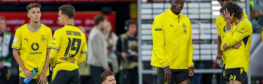 22.08.2026, Fußball, Borussia Dortmund - FC Bayern München, Signal Iduna Park, Saison 2026 2027: Enttäuschte Gesichter nach der 1:2 Niederlage des BVB. Giannis Konstantelias BVB 45 Konstantinos Karetsas BVB 19 Torwart Gregor Kobel BVB 01 Serhou Guirassy BVB 09 Fabio Silva BVB 21 Joane Gadou BVB 22 enttäuscht Enttäuschung bei der Siegerehrung im Hintergrund DFB regulations prohibit any use of photographs as image sequences and or quasi-video. Nordrhein-Westfalen Deutschland *** August 22, 2026, Soccer, Borussia Dortmund vs. FC Bayern Munich, Signal Iduna Park, 20262027 Season: Disappointed faces after BVBs 12 loss Giannis Konstantelias BVB 45 Konstantinos Karetsas BVB 19 Goaltender Gregor Kobel BVB 01 Serhou Guirassy BVB 09 Fabio Silva BVB 21 Joane Gadou BVB 22 disappointed Disappointment in the background during the award ceremony DFB regulations prohibit any use of photographs as image sequences and/or quasi-video North Rhine-Westphalia, Germany