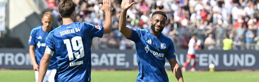 Jubel Kenan Karaman FC Schalke 04, Moussa Sylla FC Schalke 04, v.li. 01.08.2026, Fussball, Saison 2026/2027, Testspiel, KSV Hessen Kassel - FC Schalke 04 0:5 Kassel Auestadion Nordrhein Westfalen Deutschland *** Celebrating: Kenan Karaman FC Schalke 04, Moussa Sylla FC Schalke 04, from left, August 1, 2026, Soccer, 20262027 season, Friendly match, KSV Hessen Kassel vs. FC Schalke 04 05, Kassel Auestadion, North Rhine-Westphalia, Germany Team2