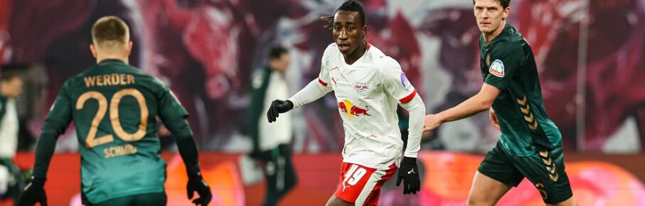 Yan Diomande RB Leipzig,49 gegen Jens Stage Werder Bremen,6 und Romano Schmid Werder Bremen,20 - 1. Fussball Bundesliga Saison 2025-2026 Punktspiel RB Leipzig vs. Werder Bremen in der Red Bull Arena in Leipzig - Aktion,Fussball,Deutschland,Mann,Männer,23.11.2025 *** Yan Diomande RB Leipzig,49 vs Jens Stage Werder Bremen,6 and Romano Schmid Werder Bremen,20 1 Soccer Bundesliga Season 2025 2026 Point Match RB Leipzig vs Werder Bremen at the Red Bull Arena in Leipzig Action,Soccer,Germany,Man,Men,23 11 2025