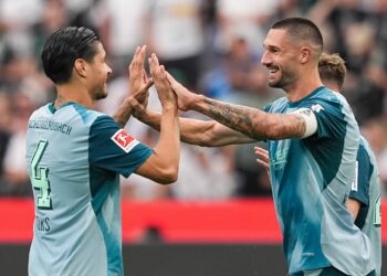 Kevin Diks und Tim Kleindienst von Borussia Mönchengladbach