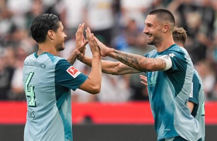 Kevin Diks und Tim Kleindienst von Borussia Mönchengladbach