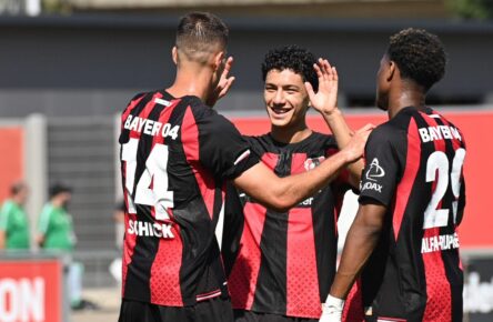 Ibrahim Maza und Patrik Schick von Bayer Leverkusen