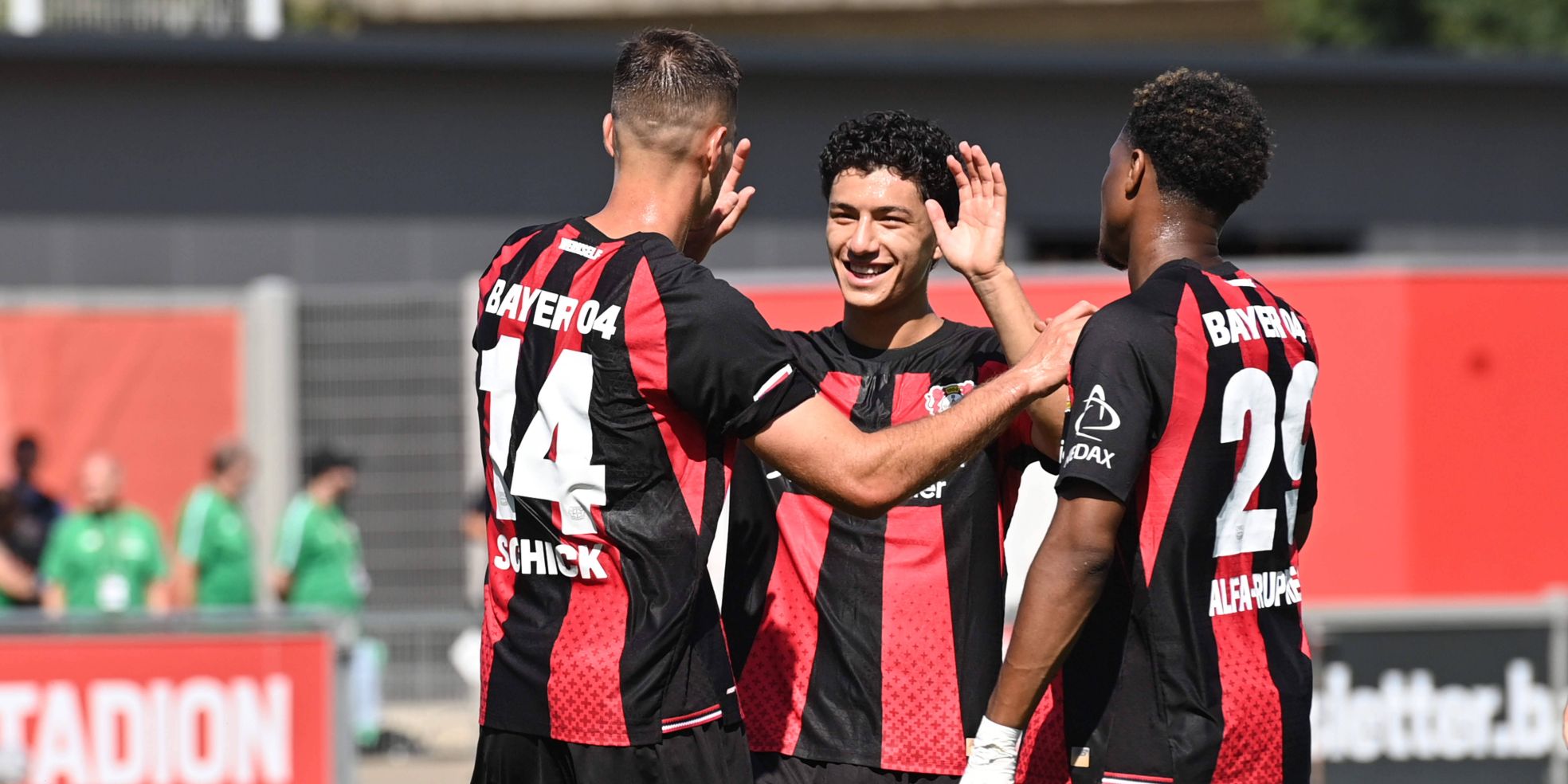 Ibrahim Maza und Patrik Schick von Bayer Leverkusen