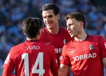 Yuito Suzuki, Igor Matanovic und Maximilian Eggestein vom SC Freiburg
