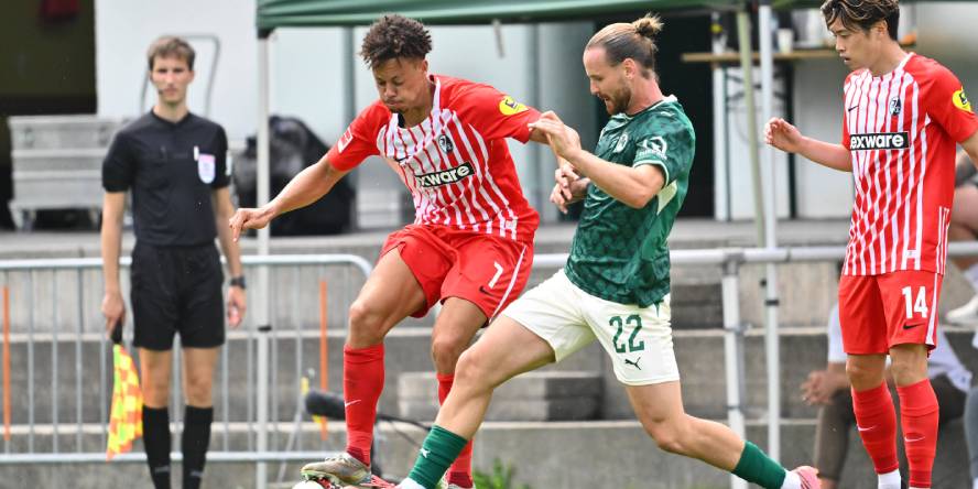 Derry Scherhant im Test gegen die SpVgg Greuther Fürth.