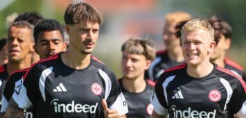 Jonathan Burkardt und Robin Koch von Eintracht Frankfurt