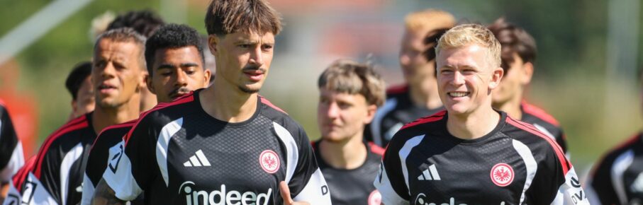 Jonathan Burkardt und Robin Koch von Eintracht Frankfurt