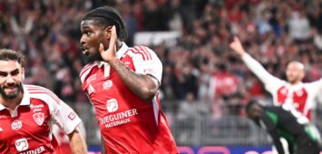 Eric Junior Dina Ebimbe vom FC Schalke 04