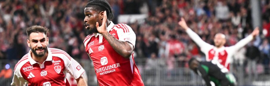 Eric Junior Dina Ebimbe vom FC Schalke 04