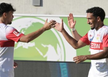 Laurin Ulrich und Tiago Tomas vom VfB Stuttgart
