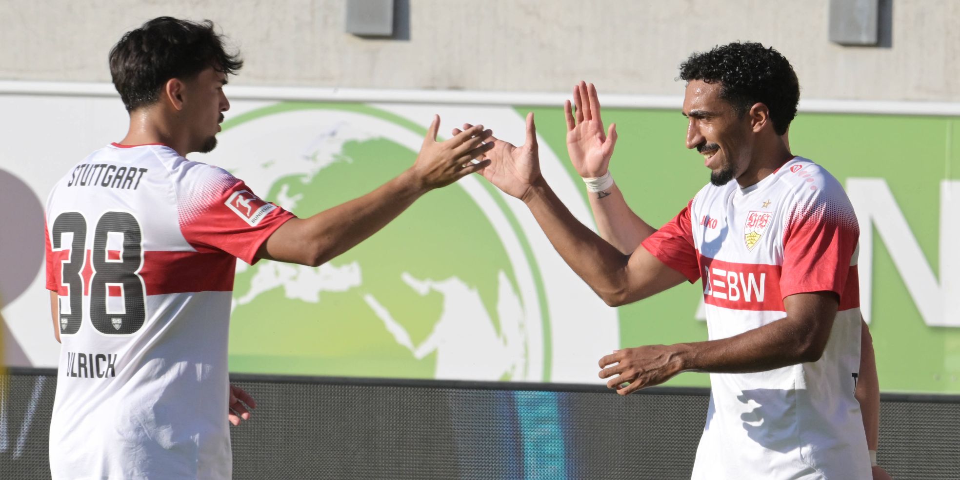Laurin Ulrich und Tiago Tomas vom VfB Stuttgart