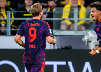 Nathaniel Brown jubelt im Supercup für den FC Bayern in Dortmund